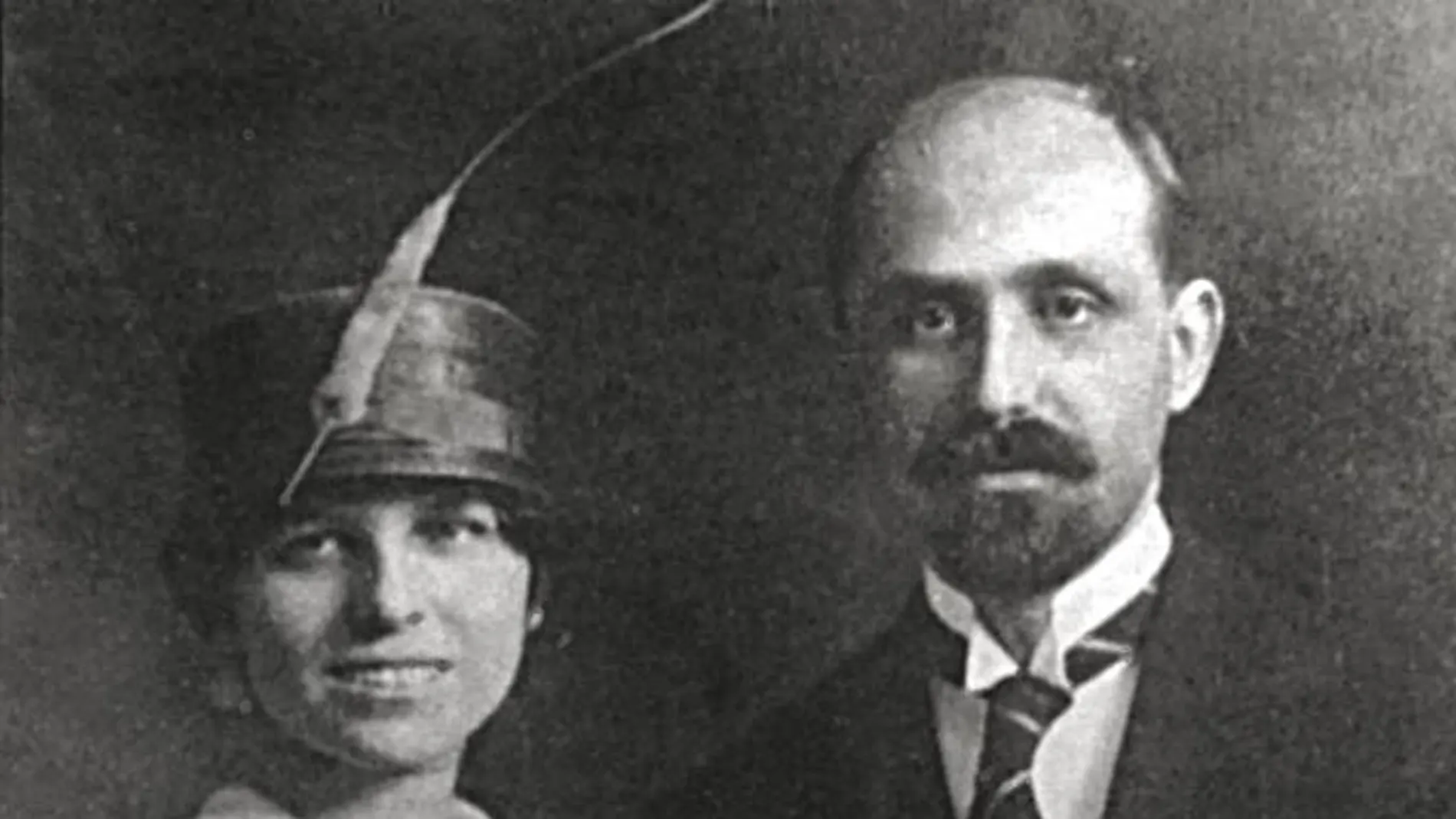 Juan Ramón Jiménez y Zenobia en la foto de su boda, en 1916
