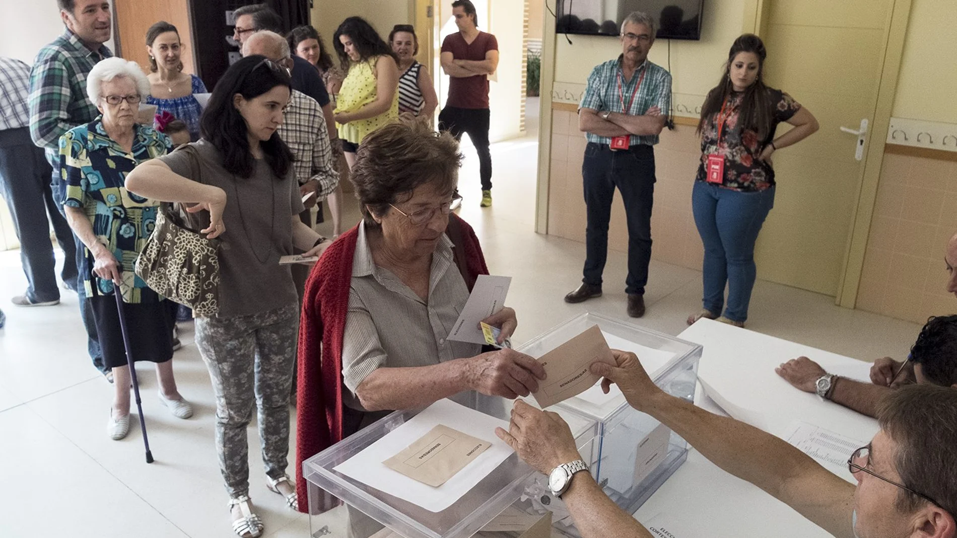 Más de 2,1 millones de castellanos y leoneses están llamados hoy a votar en las elecciones generales para elegir al nuevo Gobierno de la nación