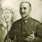 El general Queipo de Llano, en una de sus alocuciones de radio durante la Guerra Civil