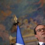 Hollande advierte de hay 50 personas «entre la vida y la muerte»