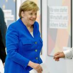 La canciller Angela Merkel, se ha visto obligada a hacer numerosas concesiones a su partido hermano, la CSU / Efe