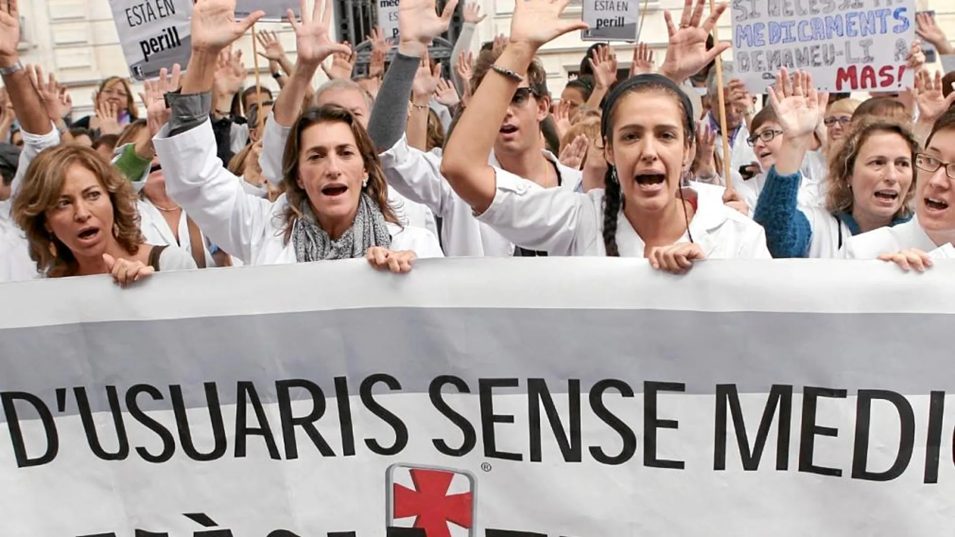 En la imagen, una protesta de los farmacéuticos contra los impagos de la Generalitat