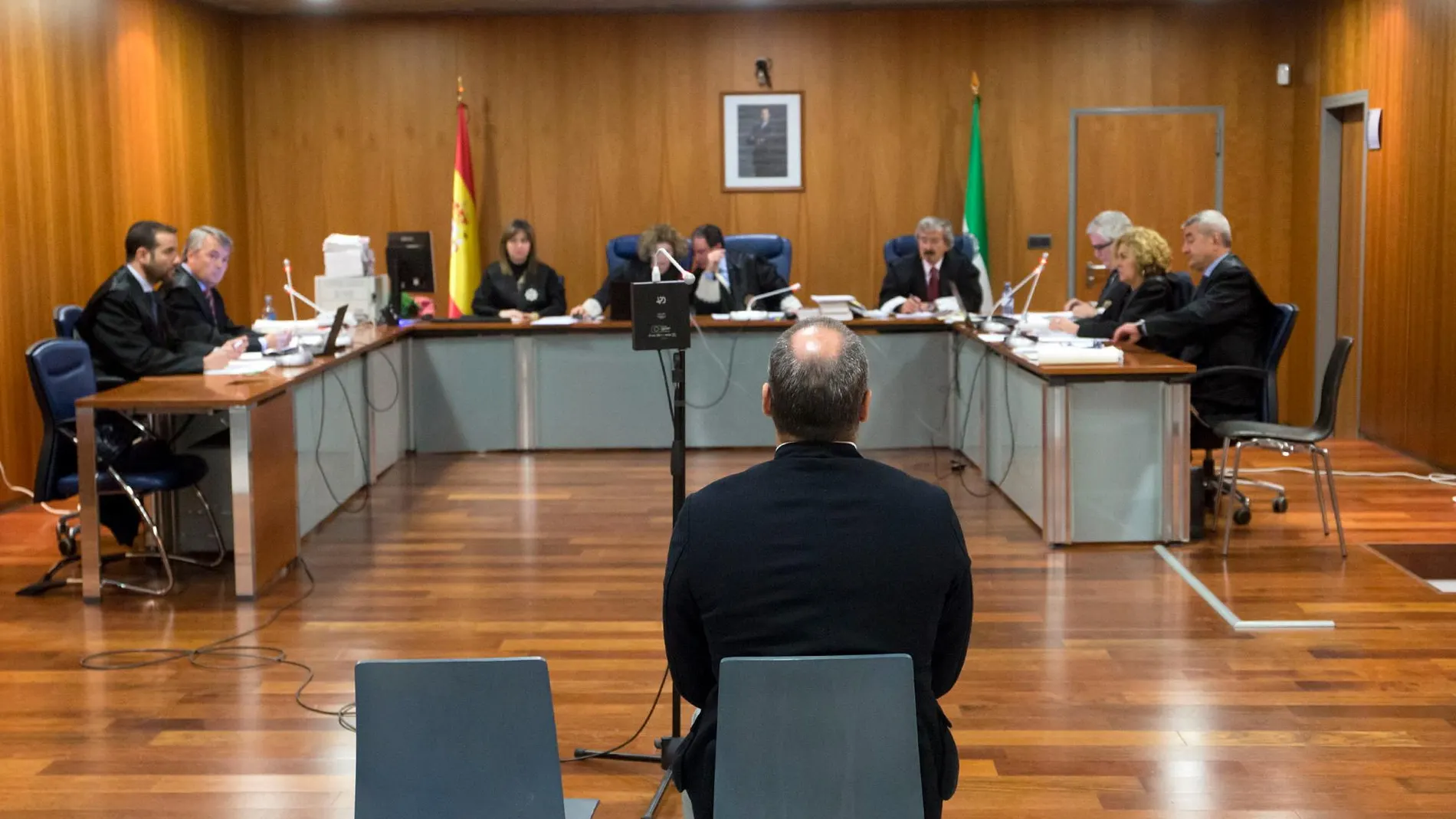 El entrenador de fútbol base de 45 años durante el juicio de hoy a puerta cerrada en la Sección Tercera de la Audiencia Provincial de Málaga / Efe