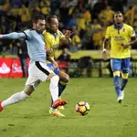  1-0. Jonathan Viera, de penalti y en el descuento, tumba al Eibar