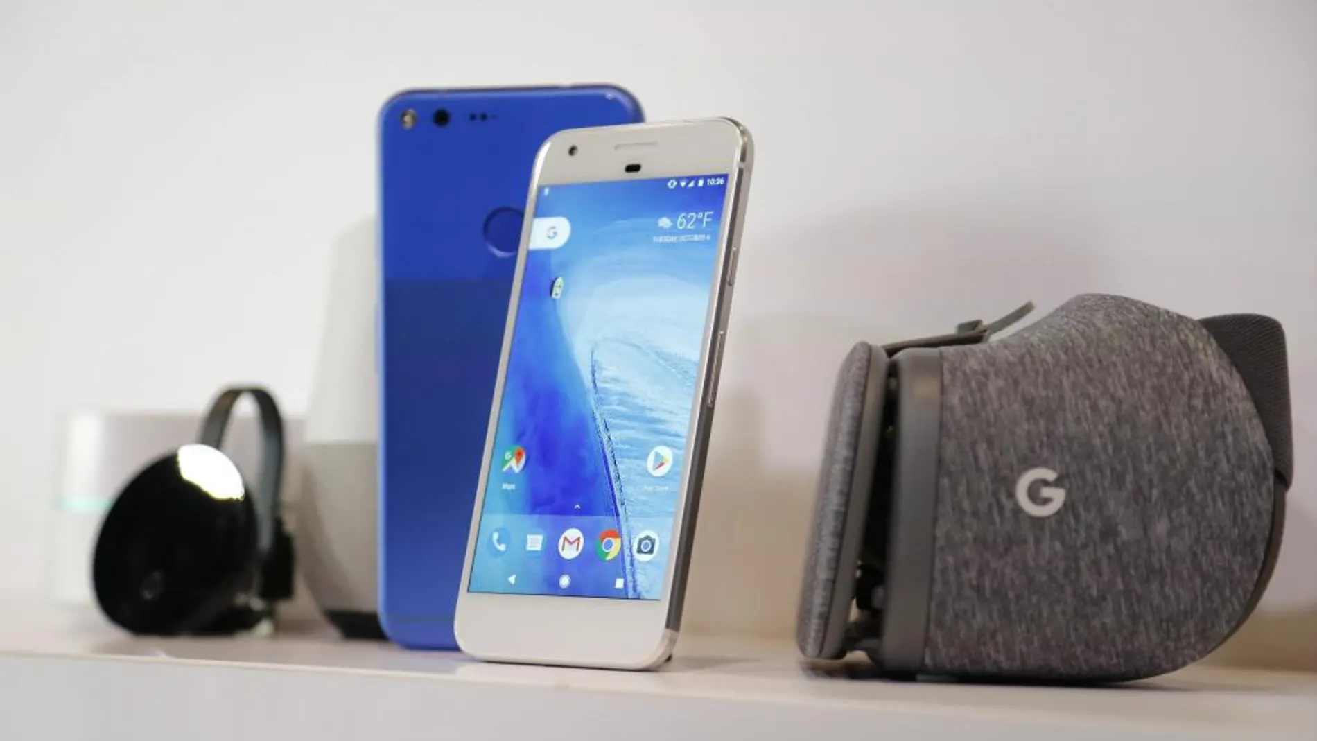 Google Pixel Phone, Google Home y Google Daydream View VR, durante su presentación en 2016