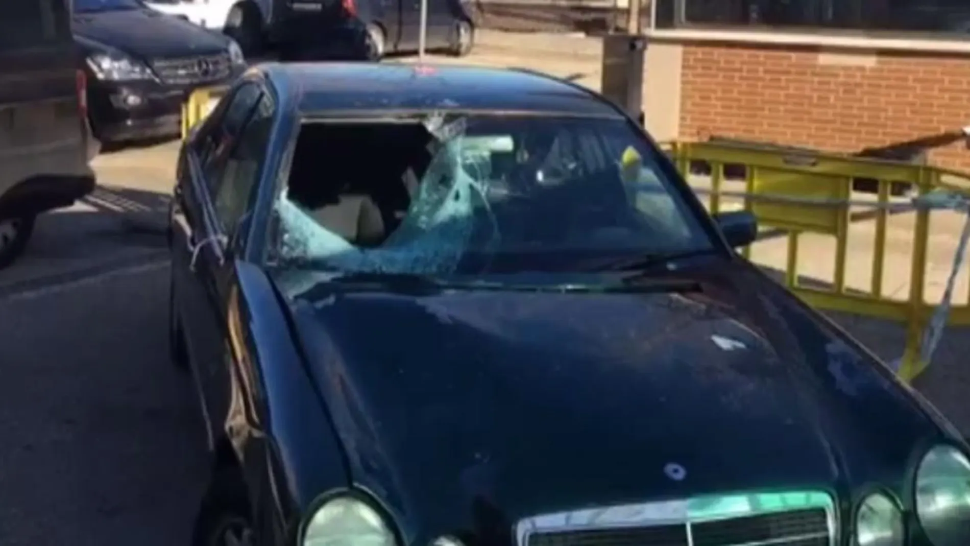 Estado en el que quedó el coche tras el atropello