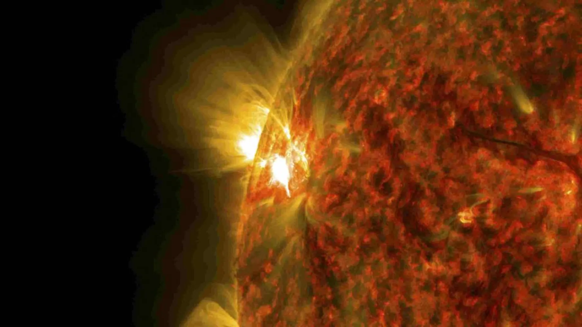 Imagen de una llamarada solar tomada por la NASA