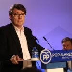 El presidente del PP en Castilla y León, Alfonso Fernández Mañueco, durante su intervención en el comité de alcaldes del PP en Segovia