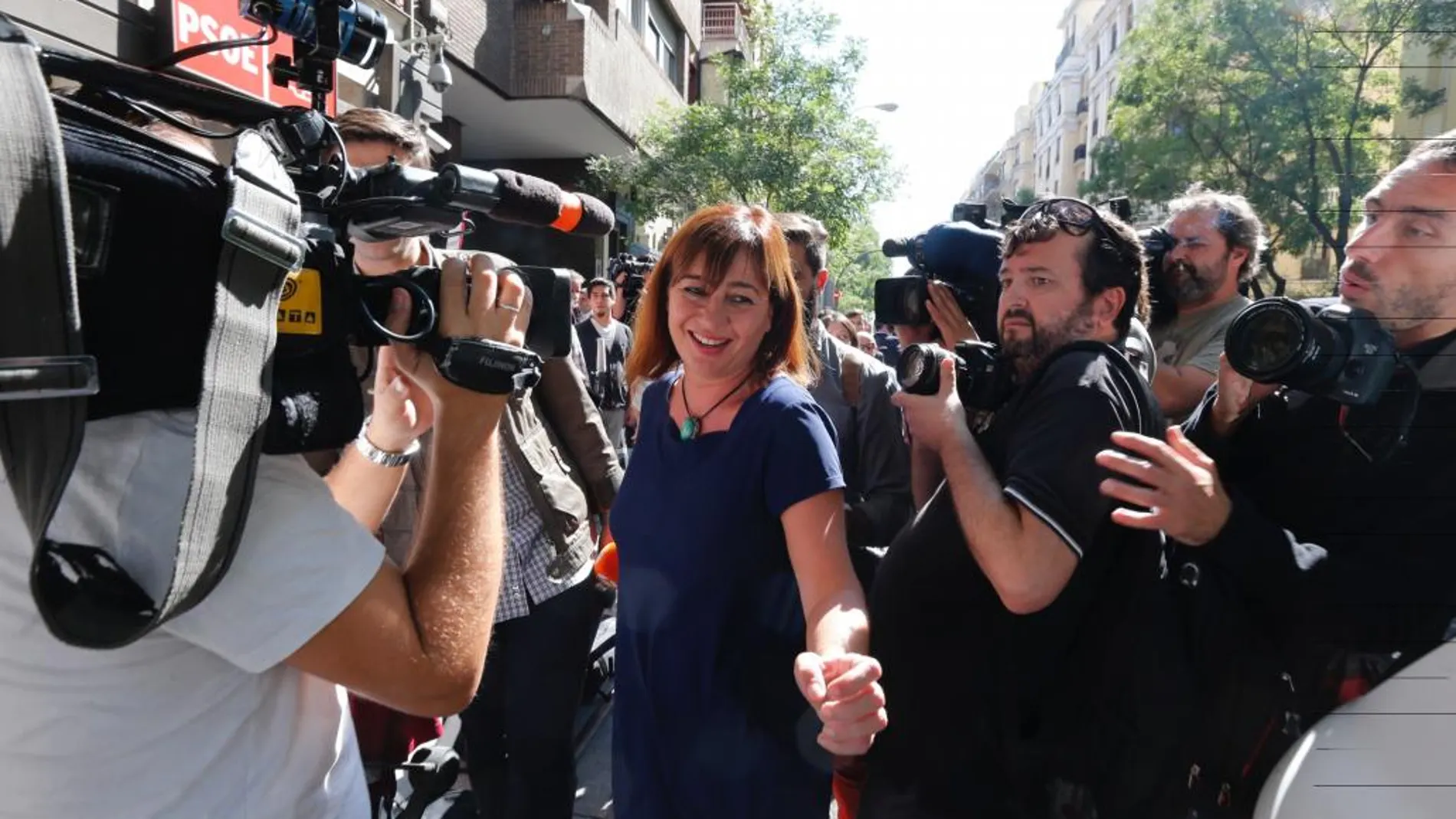 Francina Armengol, a las puertas de la sede socialista