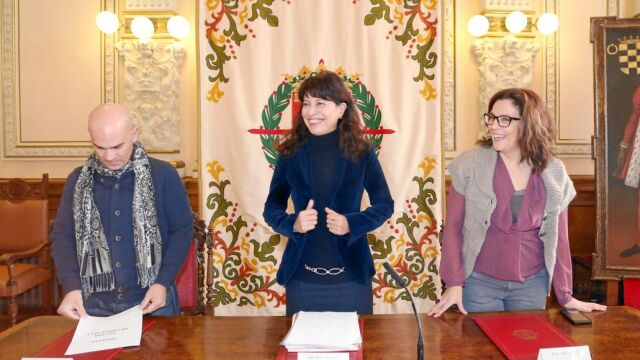 La concejala de Cultura y Turismo, Ana Redondo, presenta el proyecto junto a Manuel González y Ruth Bernardo