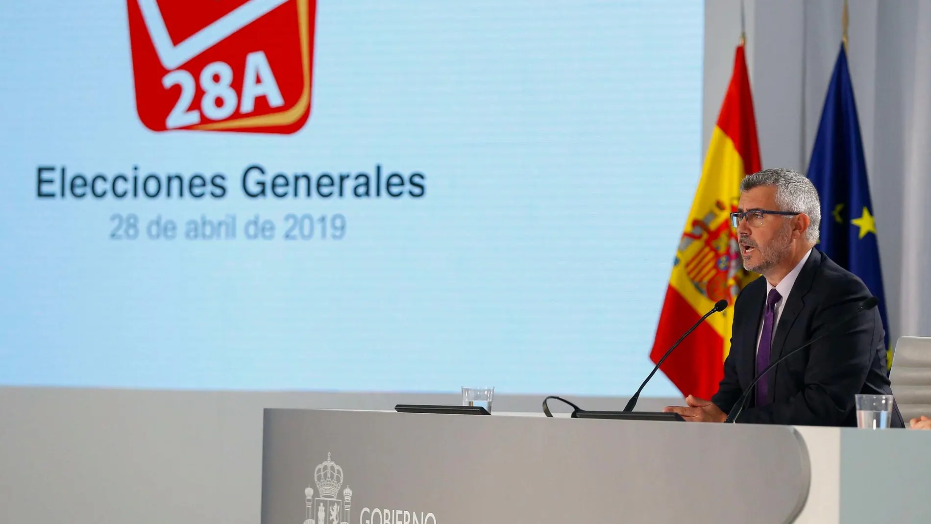 El Secretario de Estado de Comunicación Miguel Ángel Oliver, durante la rueda de prensa ofrecida esta mañana en el Centro Nacional de Datos en Madrid.-EFE/Paco Campos