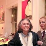 La artista inauguró ayer su exposición en Ramsés junto a su abuela, la condesa viuda de Romanones