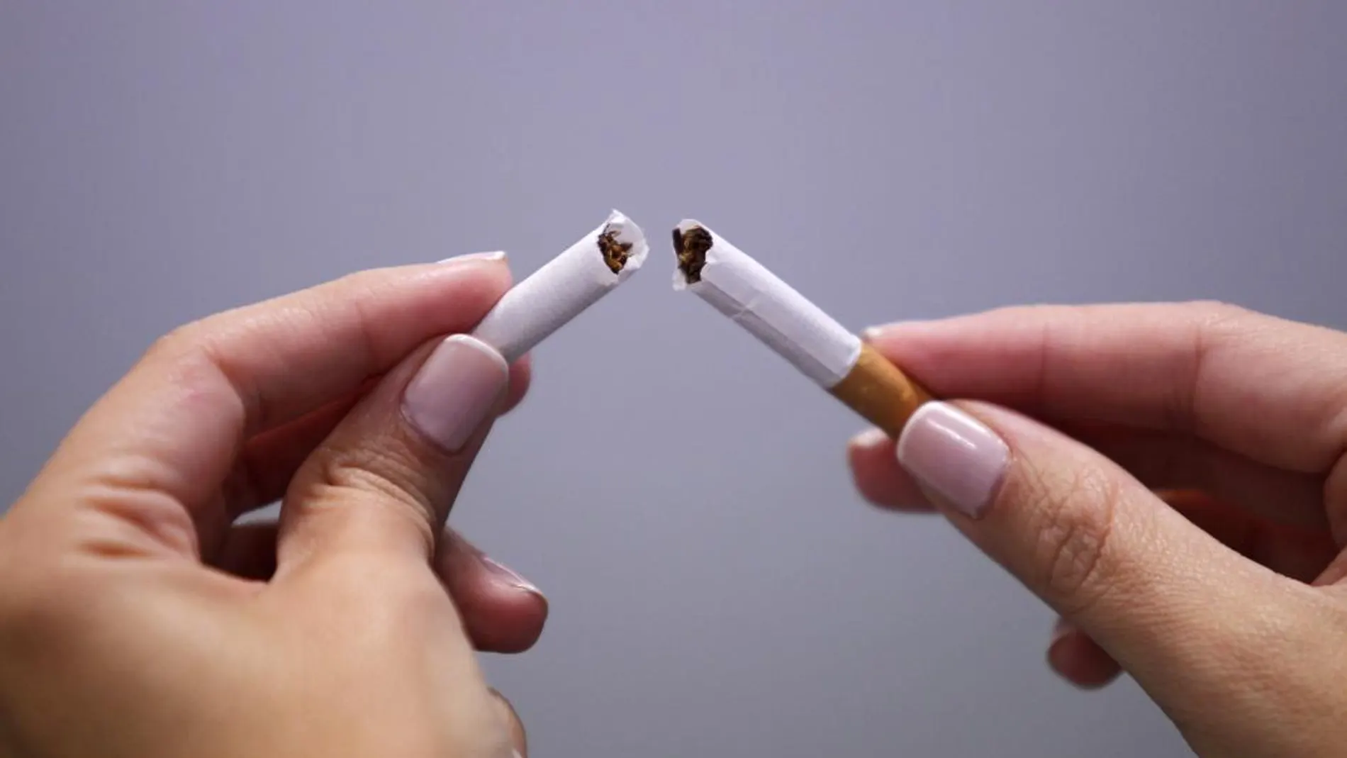 El fracaso en los intentos de dejar el tabaco está muy relacionado con la decisión de no recurrir a un tratamiento para dejarlo / Alejandro Olea