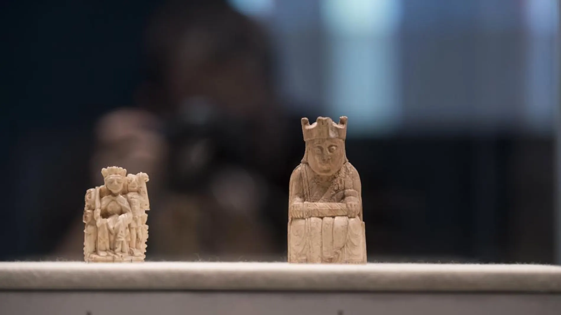 Reina de ajedrez de marfil de morsa que data entre los años 1.300-1.500 d.c