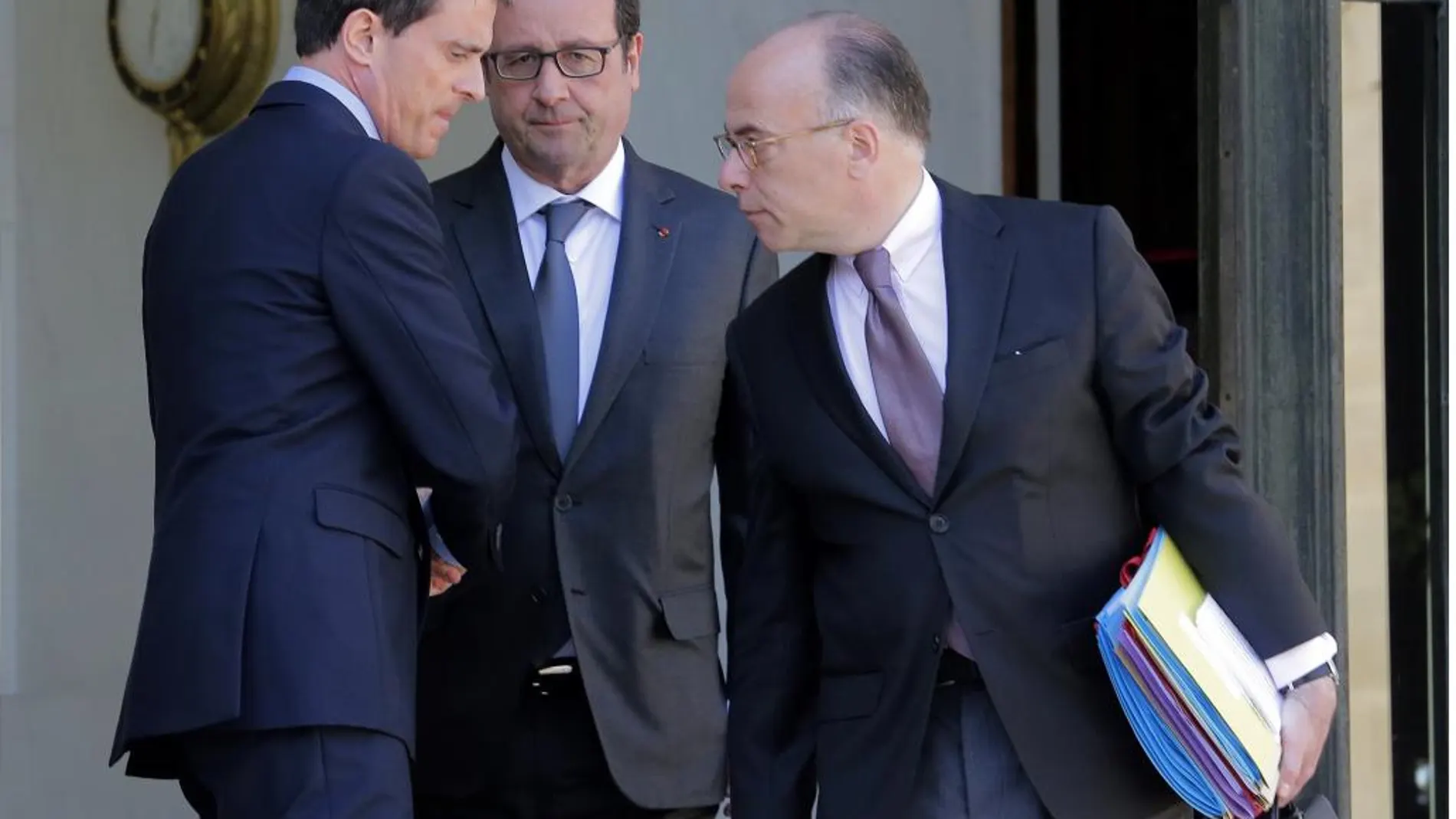 Valls, Hollande y Cazeneuve