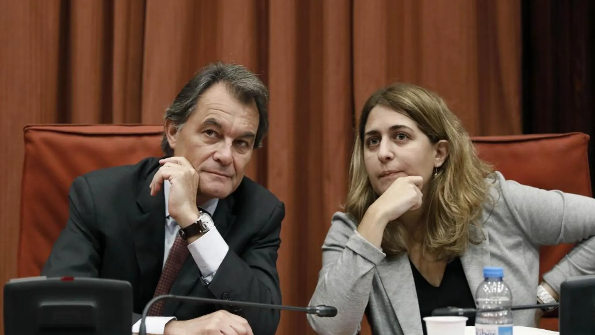 El ex presidente Artur Mas y presidente del PDeCAT, junto a la coordinadora del partido, Marta Pascal /Efe