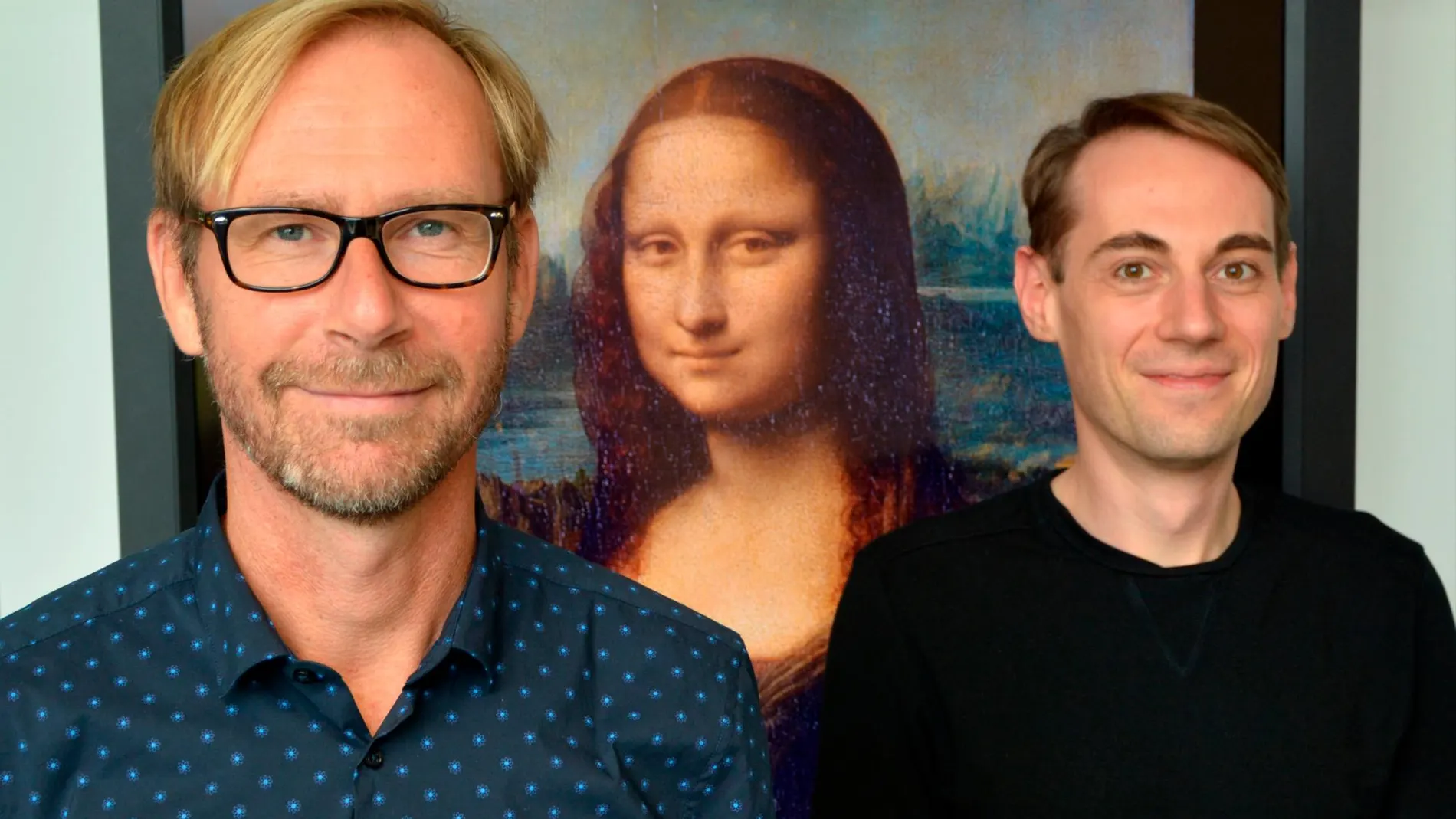 Los autores del estudio, Gernot Horstmann y Sebastian Loth, frente al cuadro de Da Vinci / ekvv.uni-bielefeld.de
