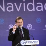El presidente del Gobierno y del PP, Mariano Rajoy, interviene en la cena de navidad del PP de Madrid