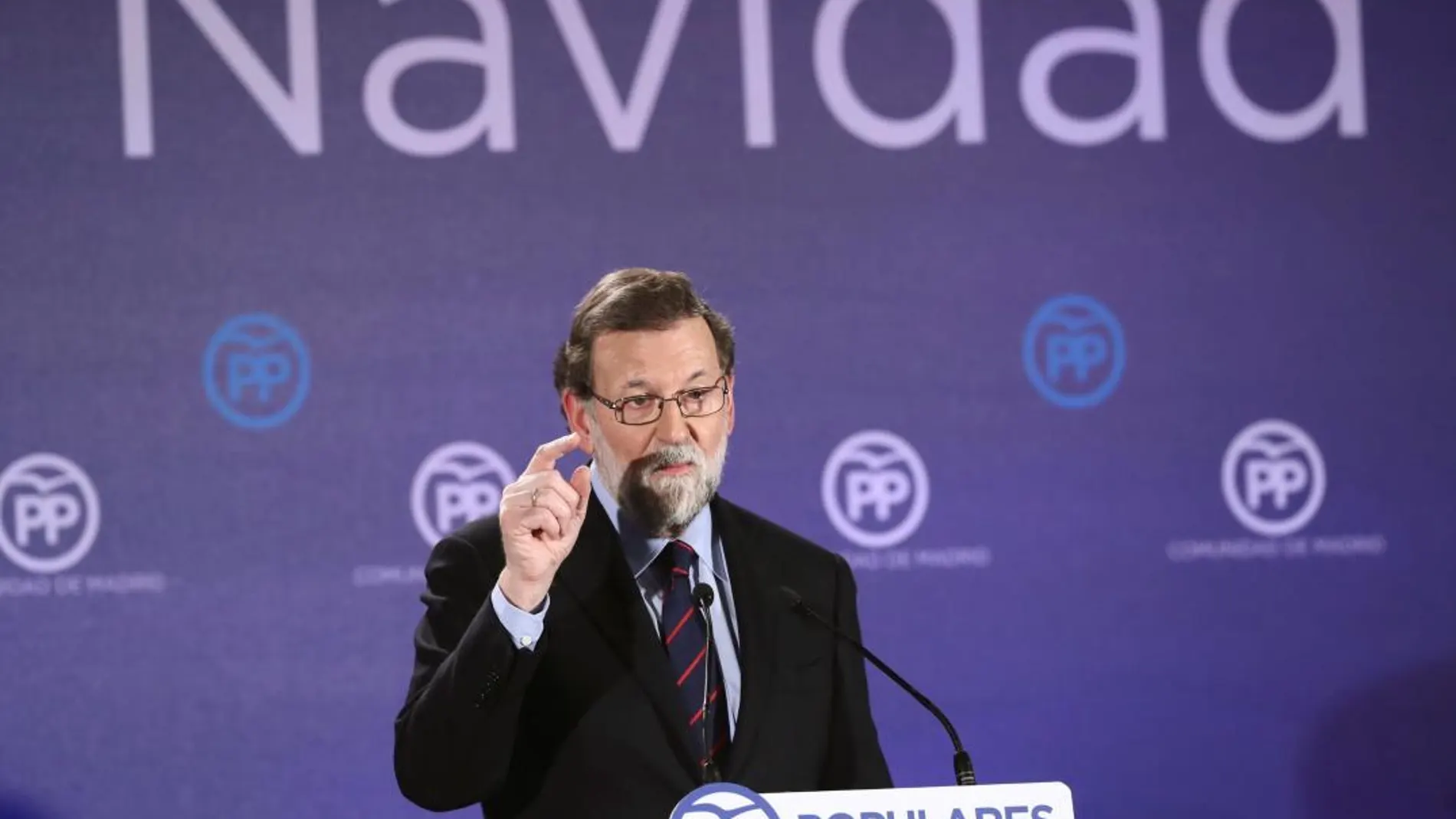 El presidente del Gobierno y del PP, Mariano Rajoy, interviene en la cena de navidad del PP de Madrid