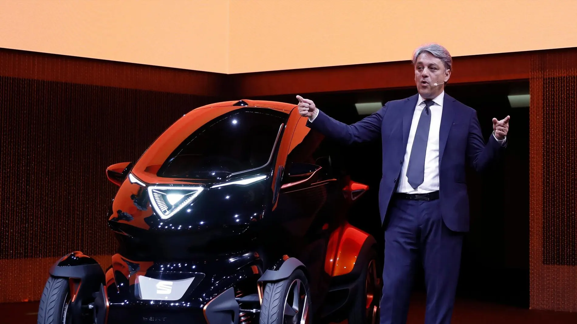 Luca de Meo, presidente de SEAT, en la presentación del modelo Minimo durante el Mobile World Congress