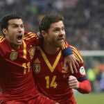 El centrocampista de la selección española, Pedro Rodríguez (i) celebra con su compañero Xabi Alonso (d) su gol ante Francia
