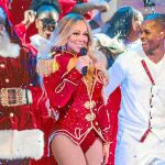 Mariah Carey, con su atuendo para la gira navideña