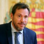 El alcalde de Valladolid, Óscar Puente, en el momento de hacer el anuncio