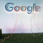 Google almacenó datos de clientes sin advertírselo previamente