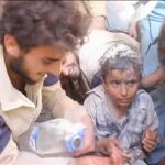 Así ha sido el rescate de un niño sirio atrapado bajo las ruinas de un edificio de Alepo