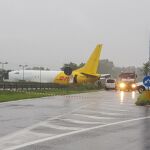 El avión invadió una carretera en el municipio de Orio al Serio.