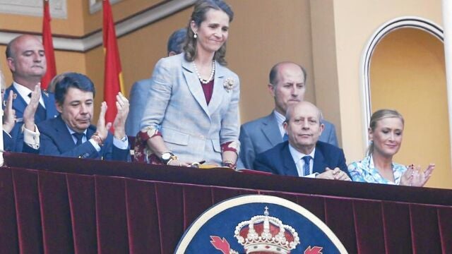 La Infanta Elena presidió el festejo desde el Palco Real con José Ignacio Wert, Ignacio González y Cristina Cifuentes