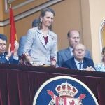 La Infanta Elena presidió el festejo desde el Palco Real con José Ignacio Wert, Ignacio González y Cristina Cifuentes