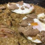 Arroz a la brasa de Trufa Blanca Magnatum del Piamonte, boletus y foie francés de Las Landas con huevos de corral