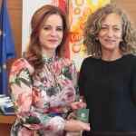 La presidenta de las Cortes de Castilla y León, Silvia Clemente, recibe la memoria de manos de la Fiscal Superior de Castilla y León, María Lourdes Rodríguez