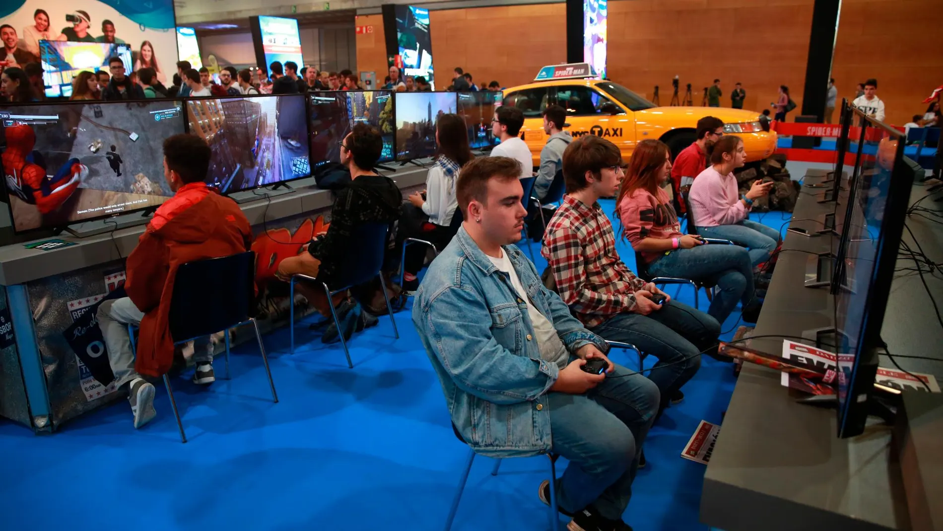 Asistentes a la última edición de la feria de videojuegos de Madrid / C. Pastrano