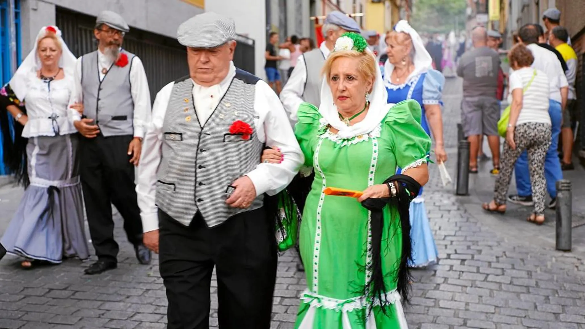 Los madrileños volverán a disfrutar de fiestas y verbenas con los trajes típicos con los que adornan los bailes y las calles de la ciudad