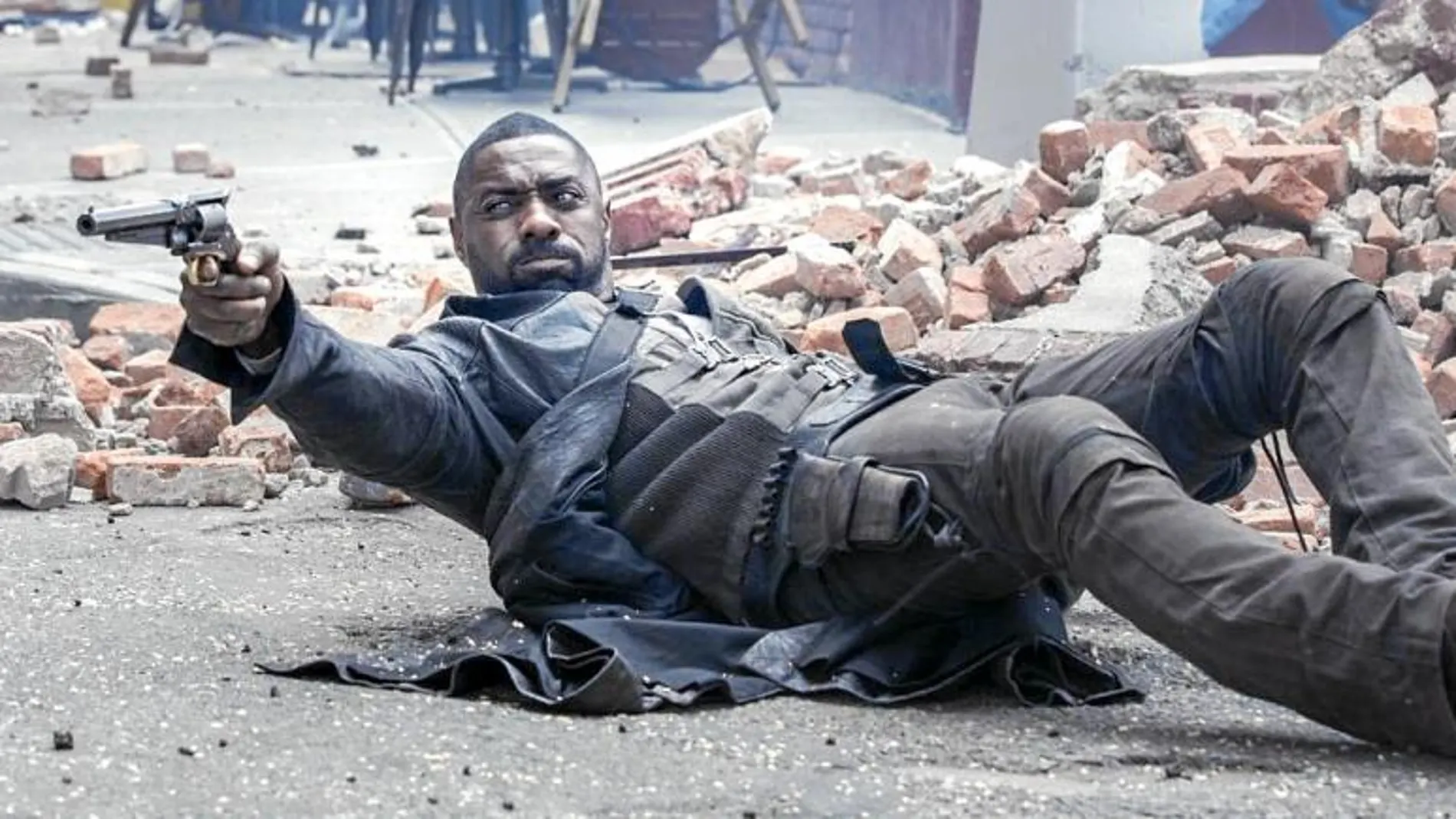 Idris Elba, un pistolero que apunta con la mente y mata con el corazón