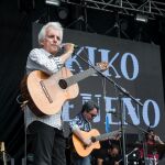 El cantante sevillano Kiko Veneno junto a su banda, en una imagen de archivo