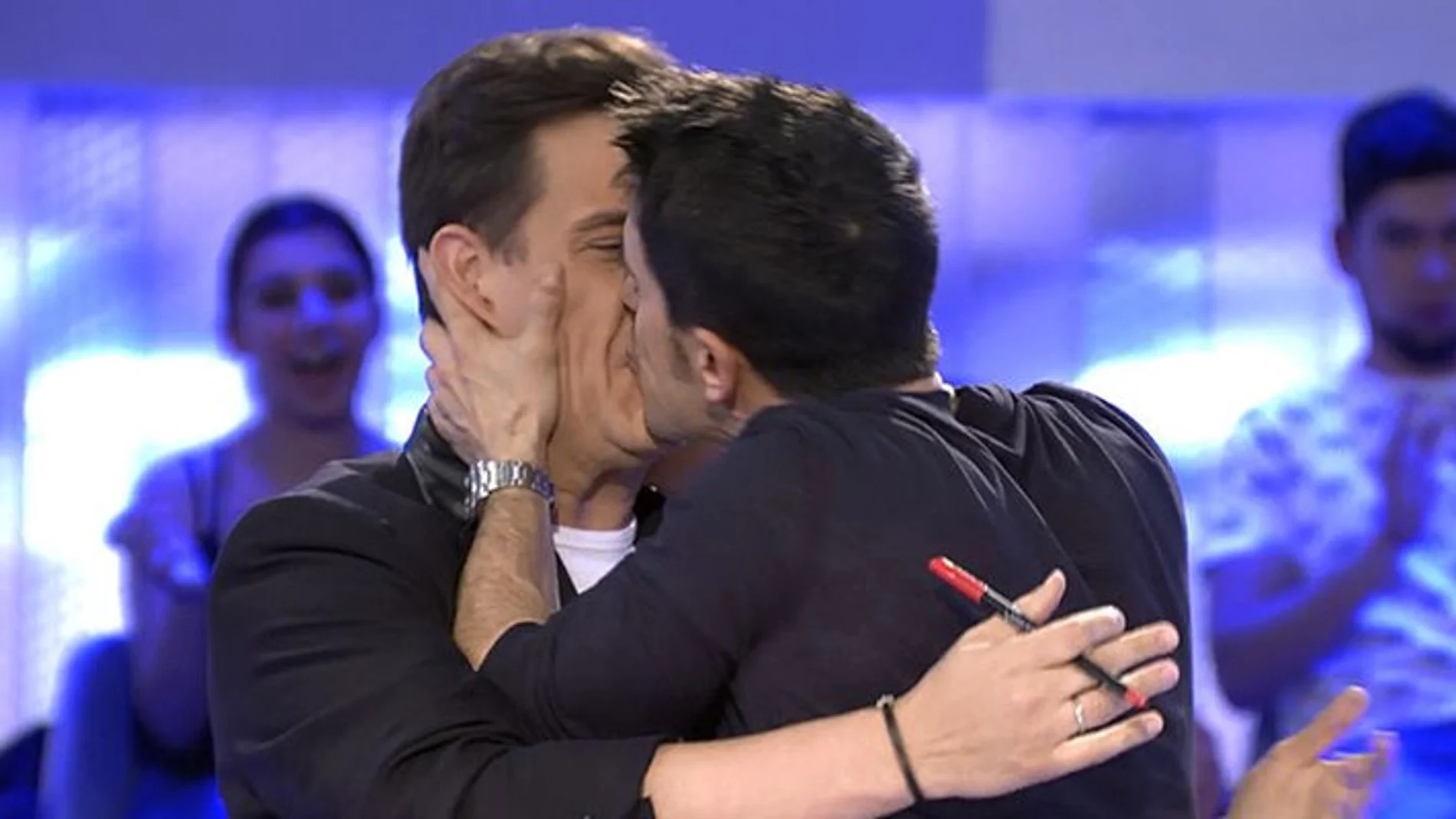 Christian Gálvez y Alejo Sauras se besaron en «Pasapalabra»
