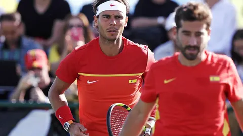 Rafael Nadal y Marc Lopez en un momento del partido