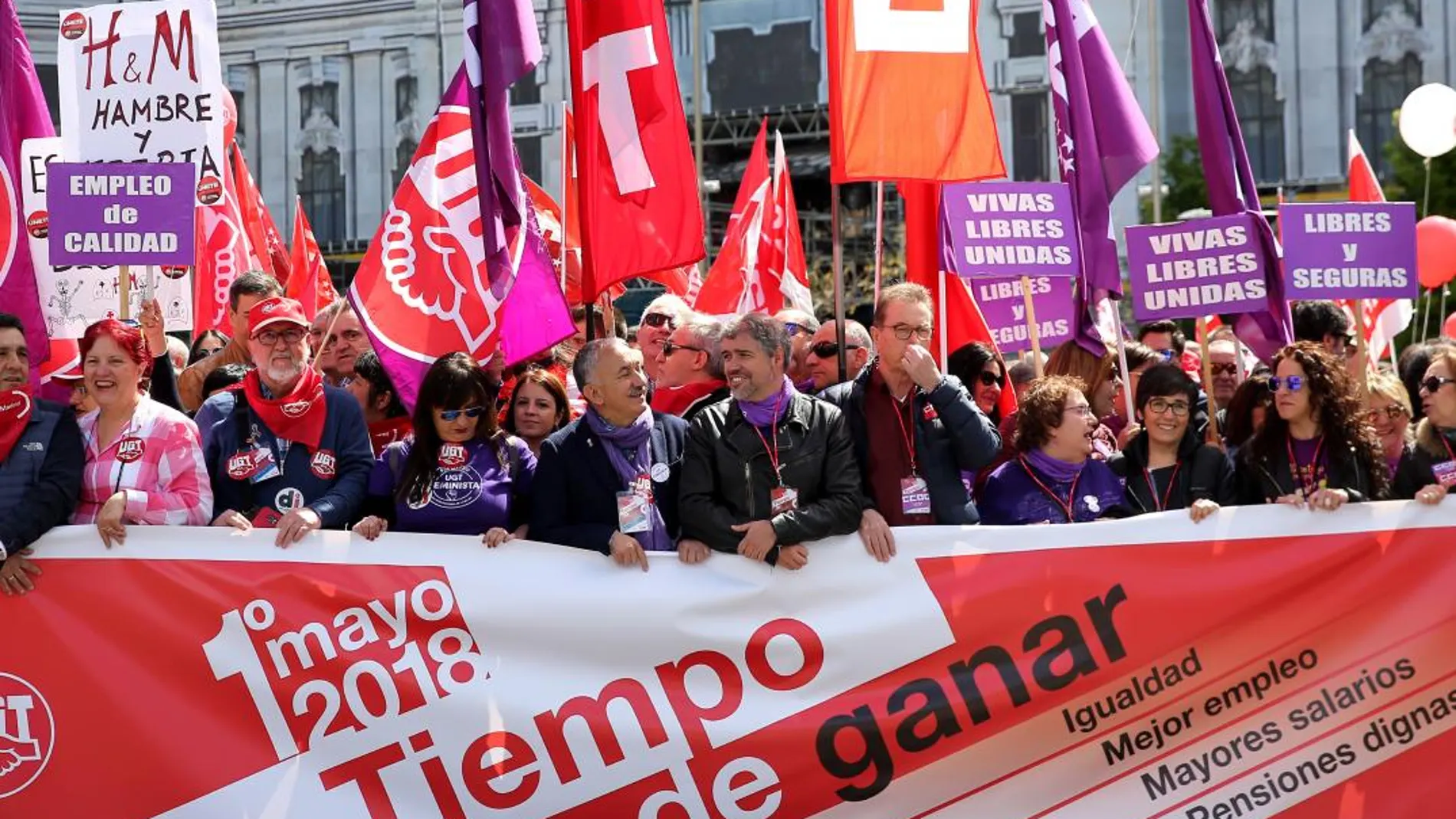 Cabecera de la manifestación convocada por los principales sindicatos catalanes, CCOO y UGT, con motivo del Primero de Mayo, hoy en Barcelona. EFE/Marta Pérez