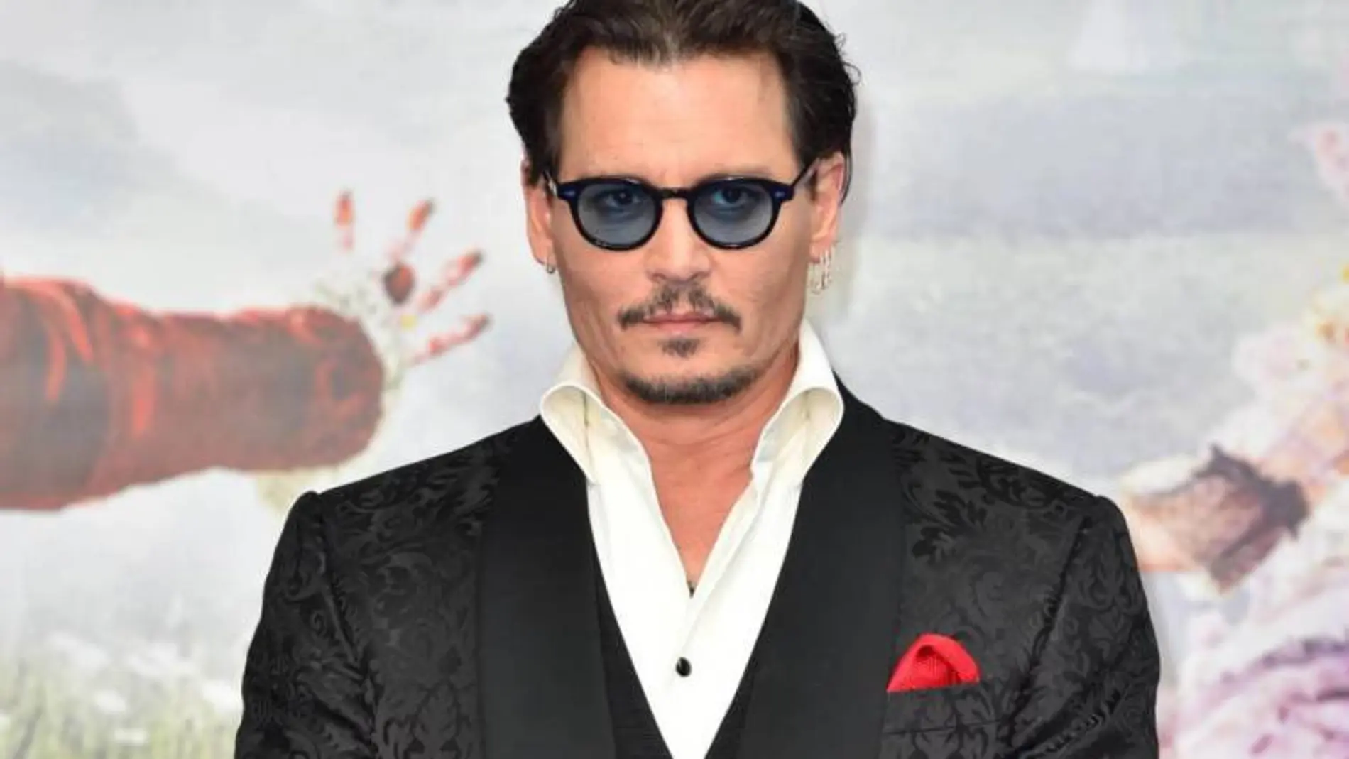 Johnny Depp posa para los fotógrafos en un evento / Gtres