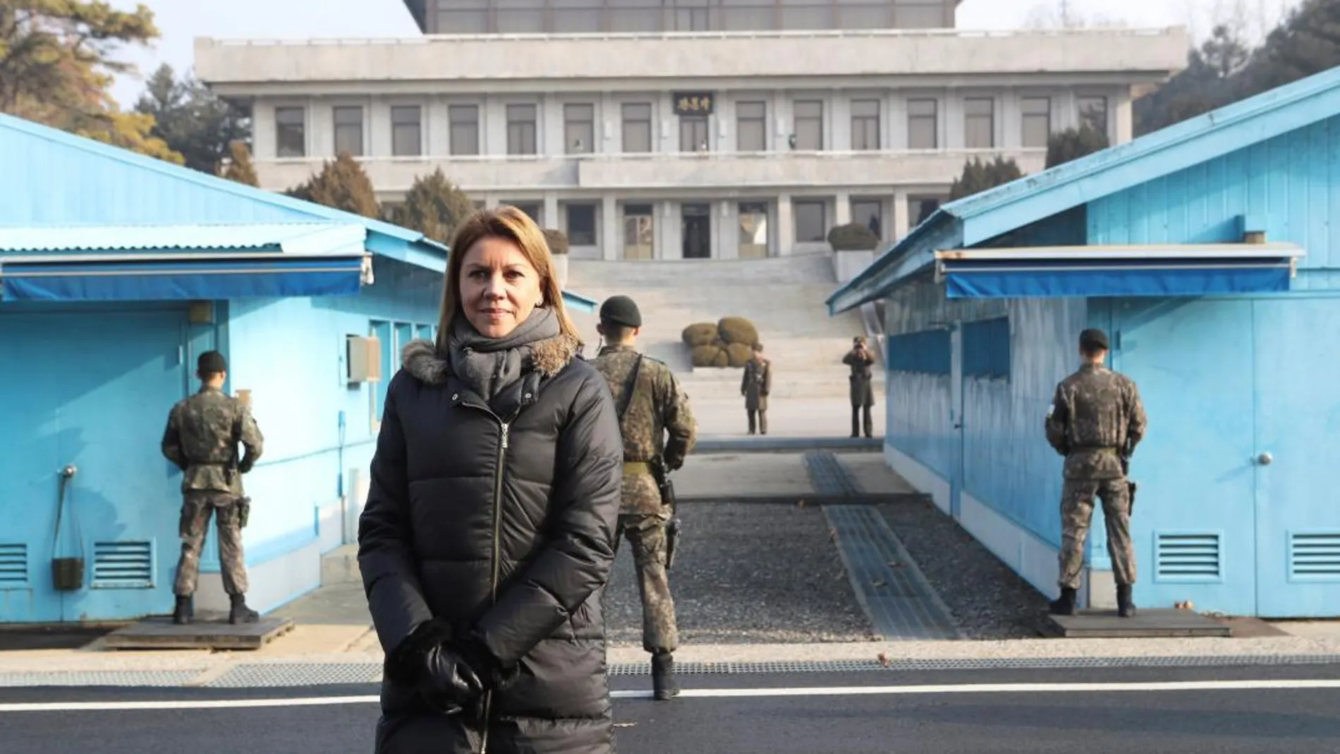 María Dolores de Cospedal, en su visita hoy la zona desmilitarizada entre las dos Coreas