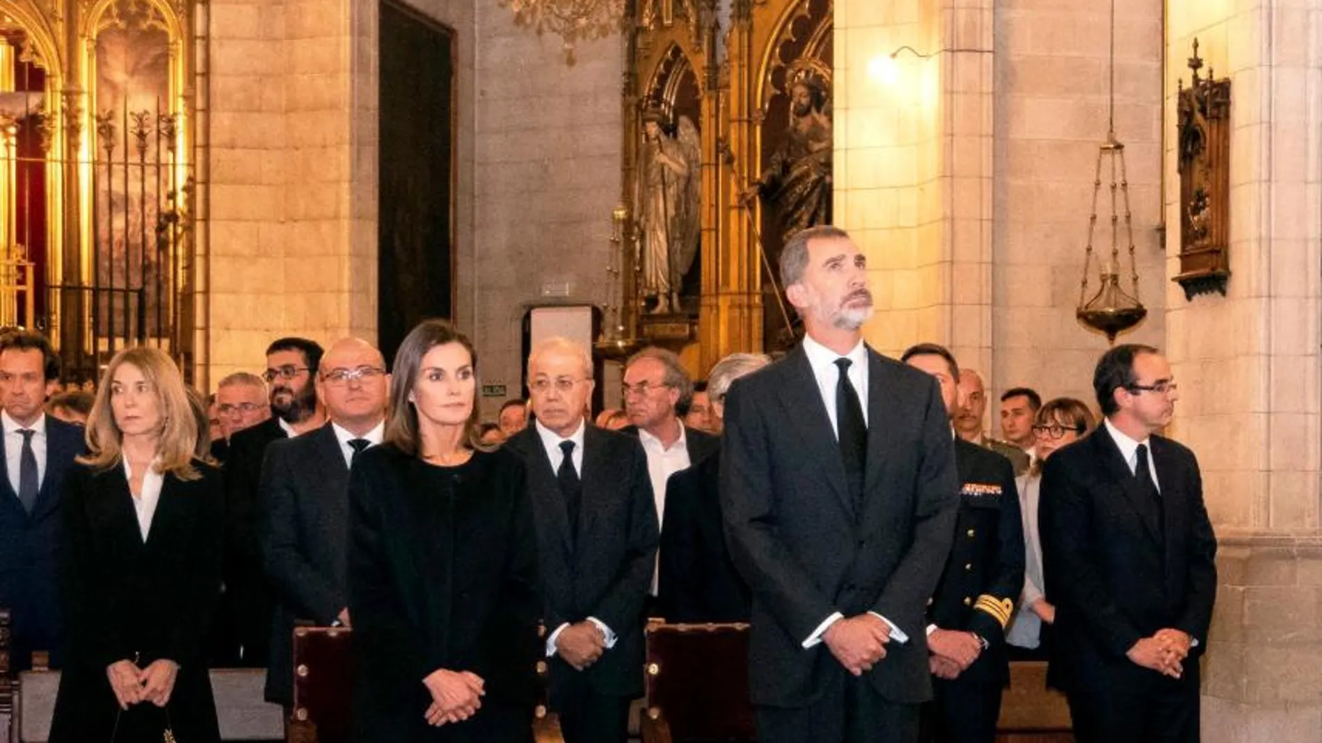Los Reyes en la Parroquia de Nuestra Señora de los Dolores de Manacor en el funeral por las víctimas mortales de la riada de Mallorca/Foto: Efe