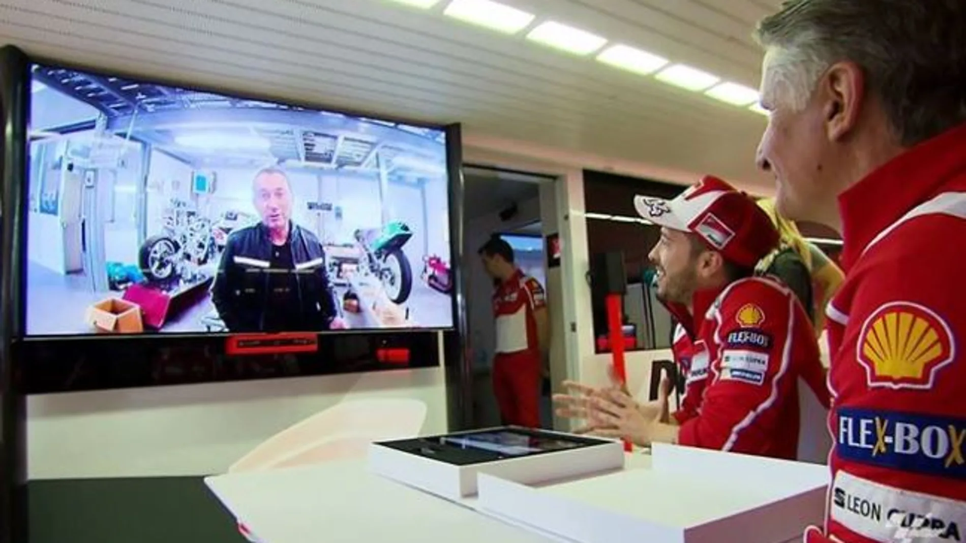 Ducati le hace a Dovizioso un vídeo sorpresa