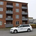 Policía en la vivienda de la ciudad de Aabenraa donde han sido encontrados los cuerpos