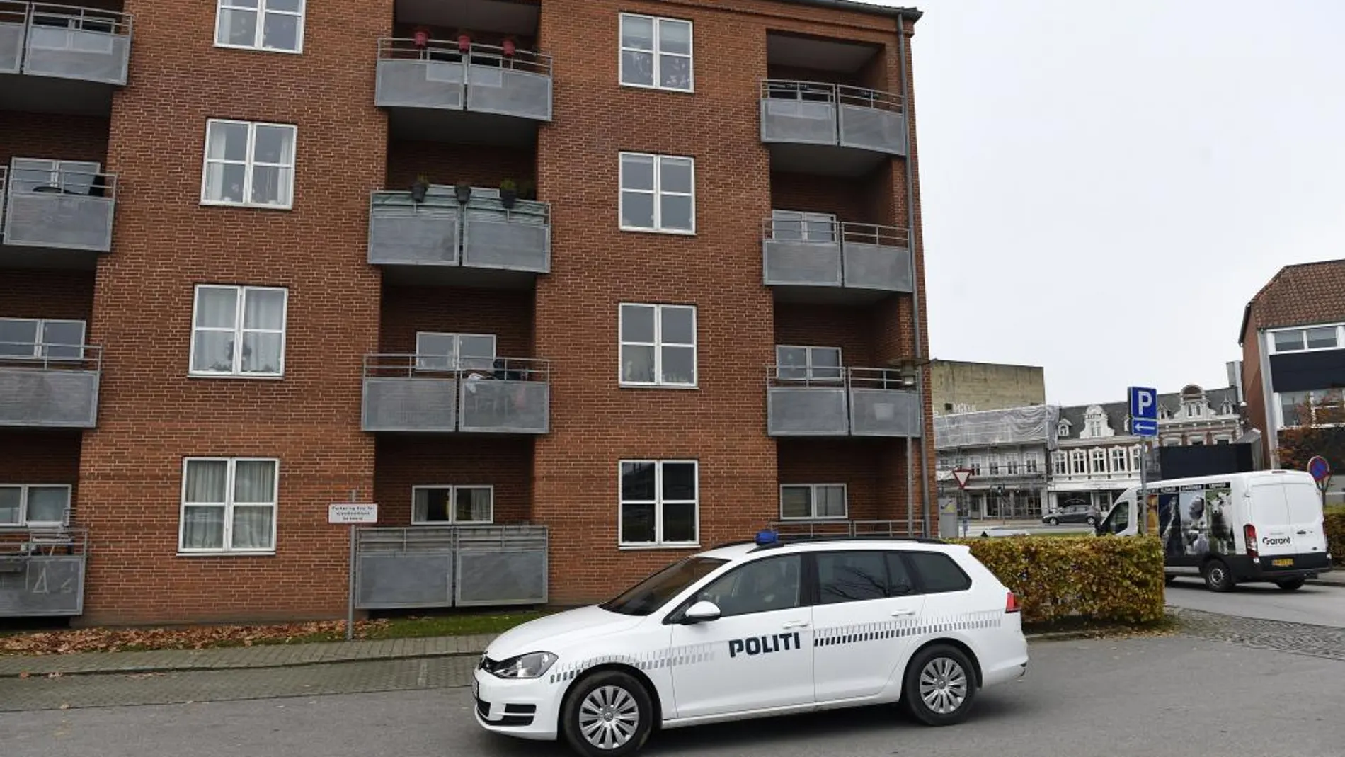Policía en la vivienda de la ciudad de Aabenraa donde han sido encontrados los cuerpos