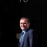 George Eustice a su llegada al número 10 de Downing Street, en una foto de archivo/ Reuters