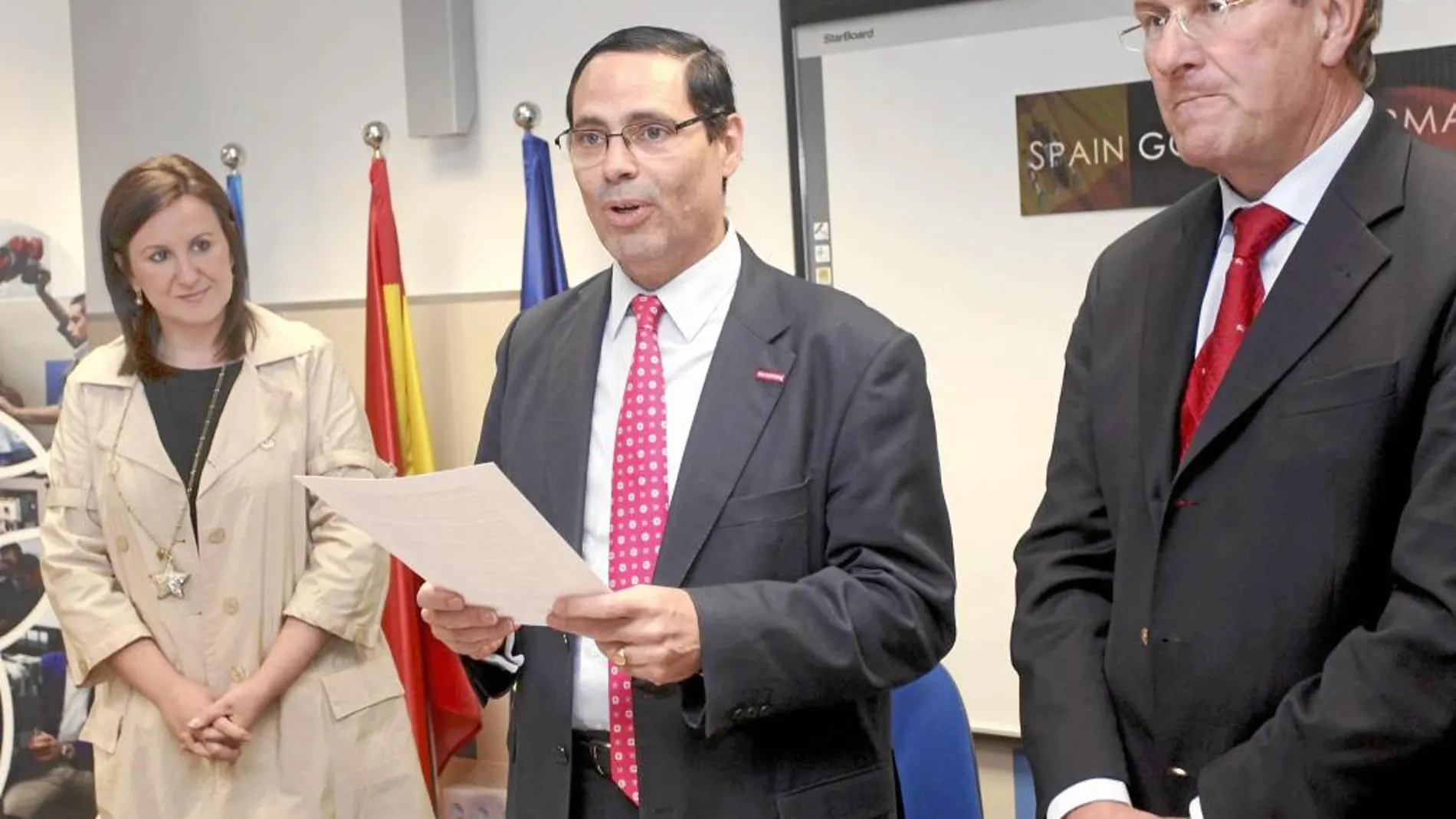 María José Catalá con el director del Centro Xabec, Antonio Mir, y el director de la Cámara de Comercio de Koblenz, Alexander Baden