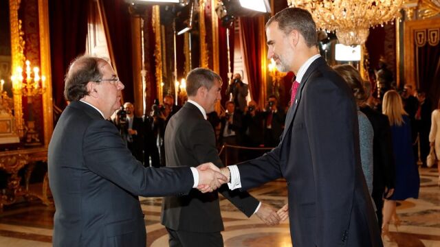 Juan Vicente Herrera saluda a Felipe VI